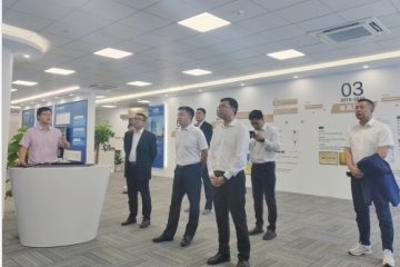 新疆巴州數字化發(fā)展局黨組書(shū)記、副局長(cháng)左勇一行到遠望信息調研考察